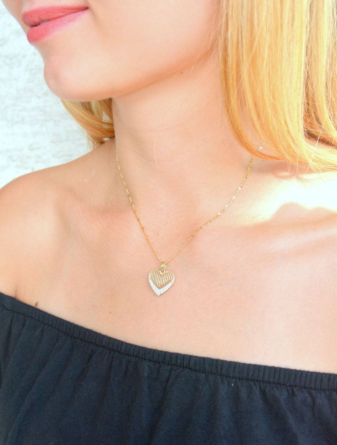 Złota zawieszka 375 serduszko z cyrkoniami ZA 7012 375. Złota zawieszka damska. Złota zawieszka serce próby 375. Złota zawieszka damska z cyrkoniami. Wisiorek serce z cyrkoniami. Złota zawieszka na prezent..jpg